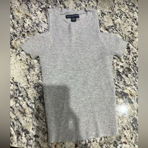 American Eagle outfitters cut out shoulder top. Size xxs.